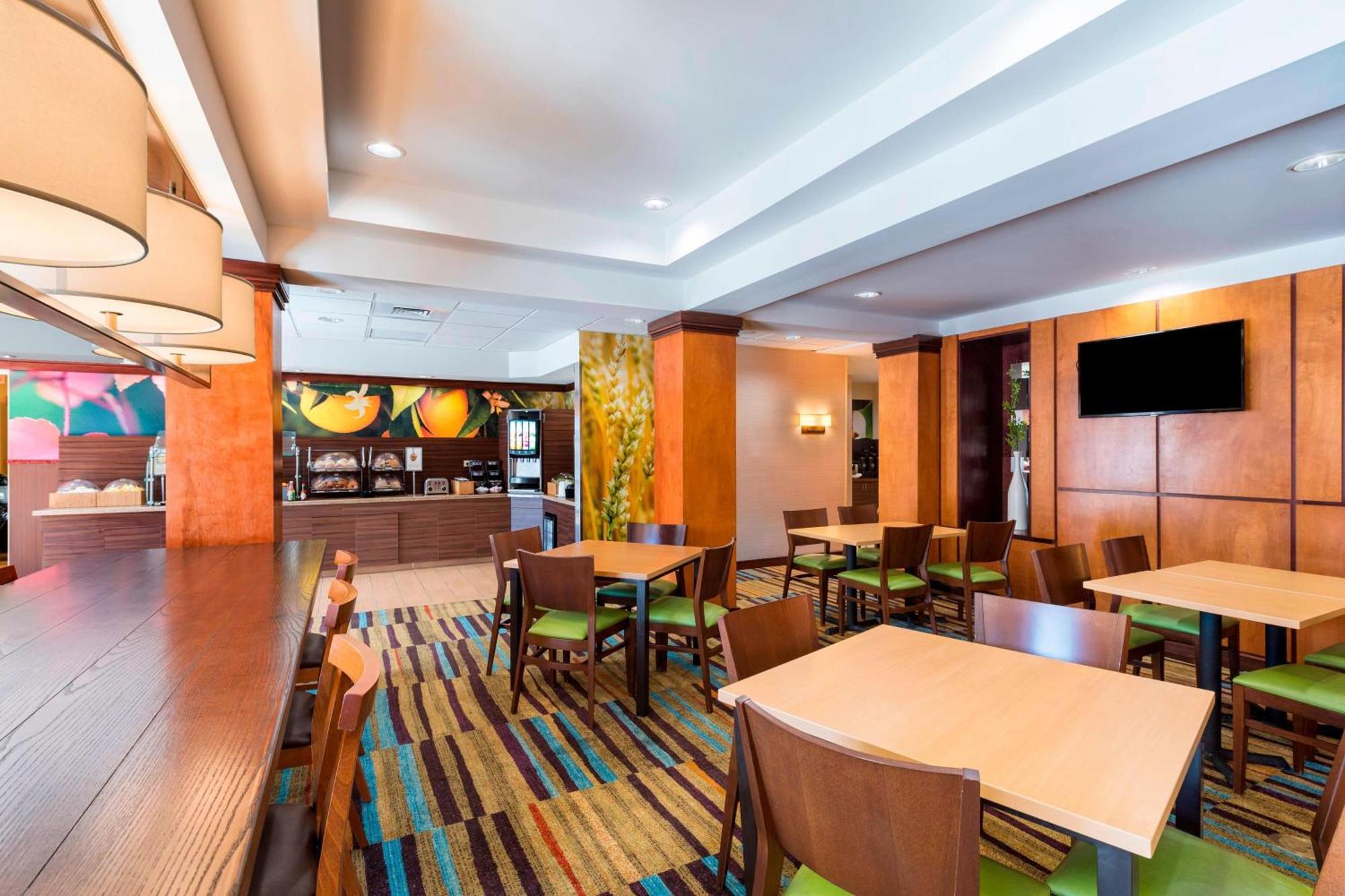 Fairfield Inn & Suites Марианна Екстериор снимка