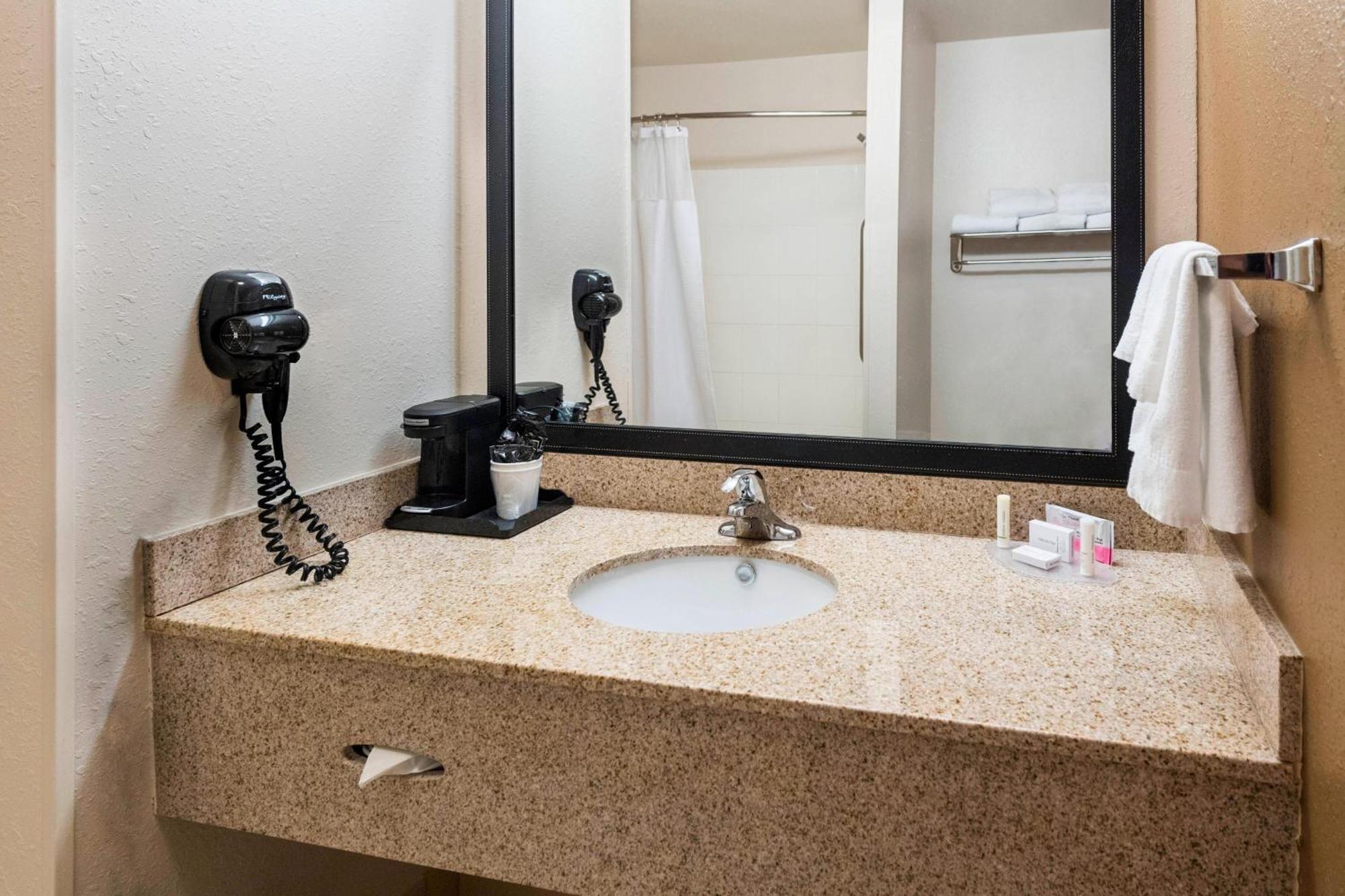 Fairfield Inn & Suites Марианна Екстериор снимка