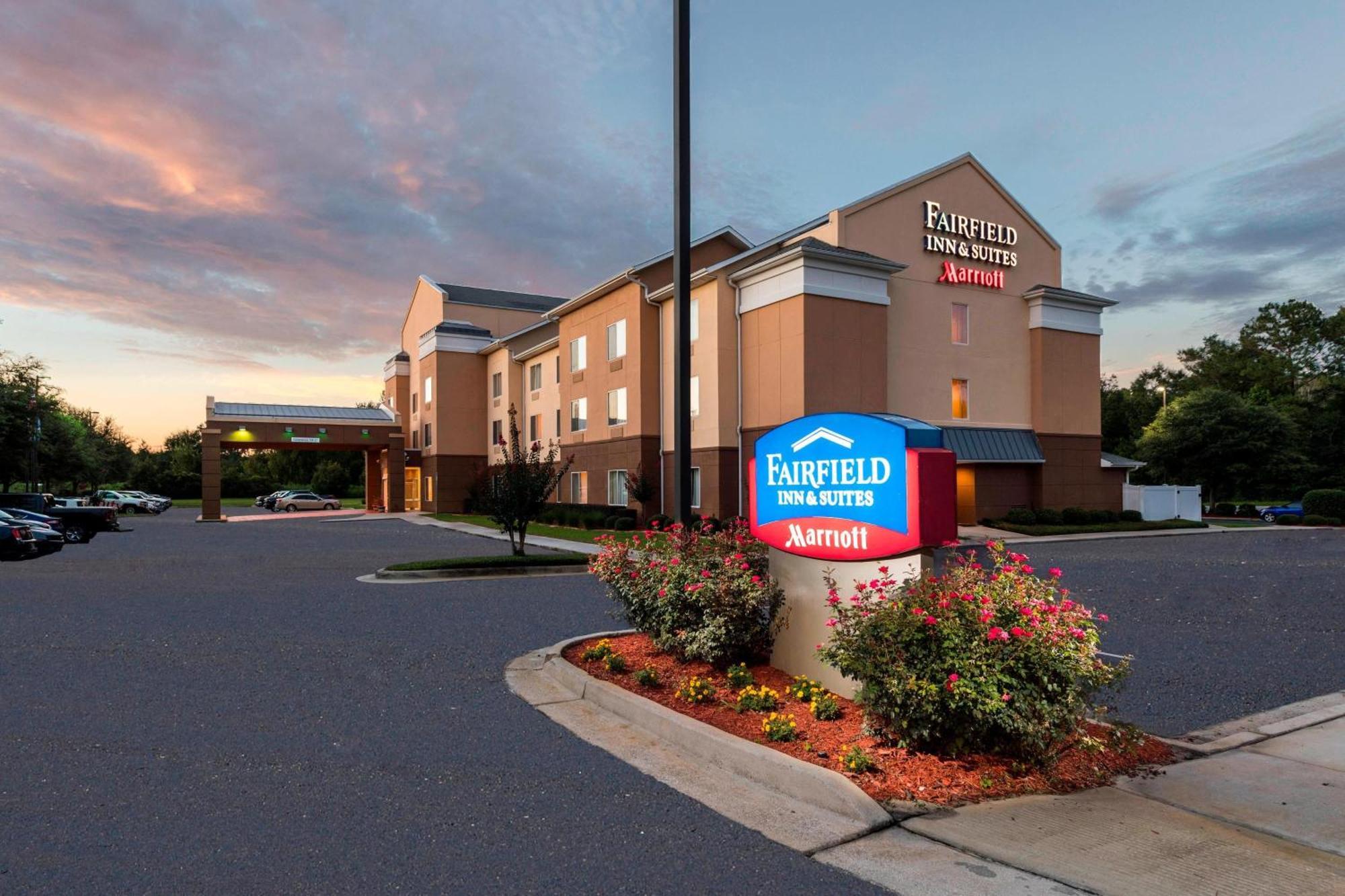 Fairfield Inn & Suites Марианна Екстериор снимка