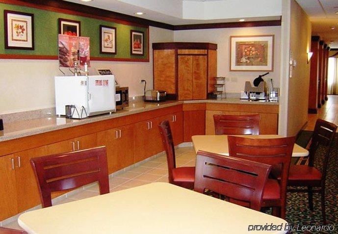Fairfield Inn & Suites Марианна Екстериор снимка