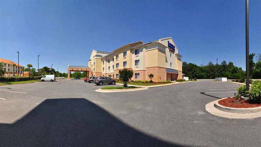 Fairfield Inn & Suites Марианна Екстериор снимка