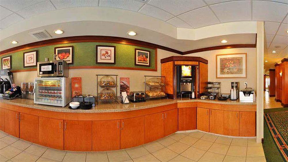 Fairfield Inn & Suites Марианна Екстериор снимка