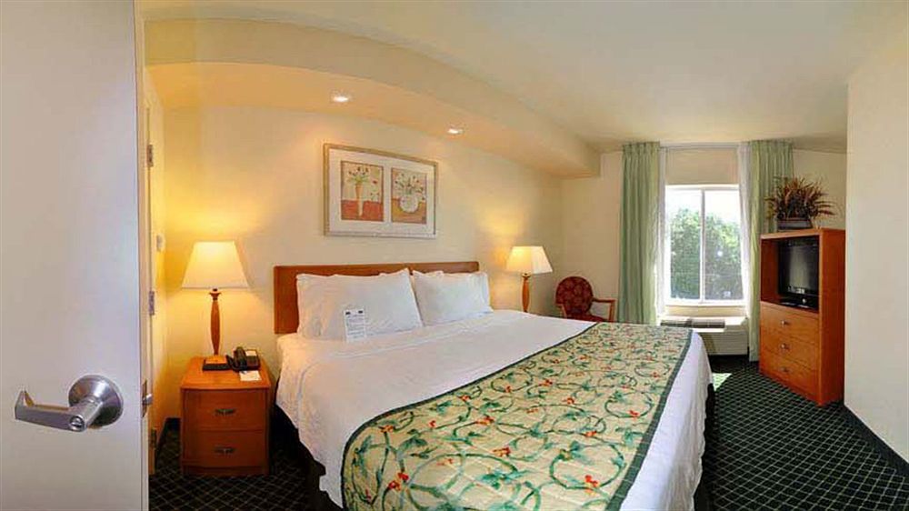 Fairfield Inn & Suites Марианна Екстериор снимка