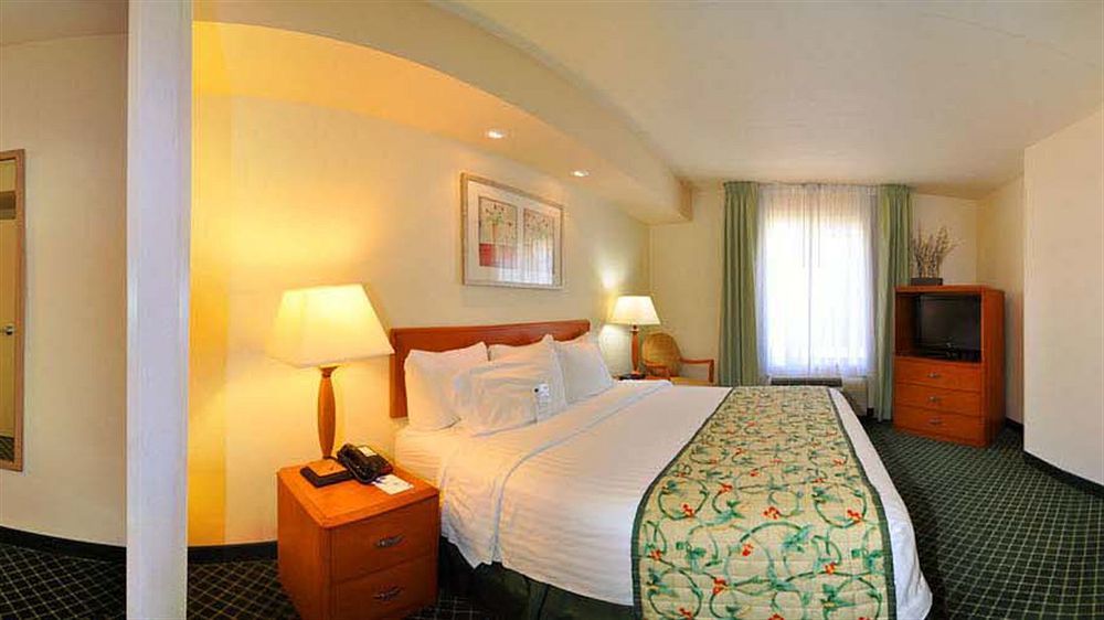 Fairfield Inn & Suites Марианна Екстериор снимка
