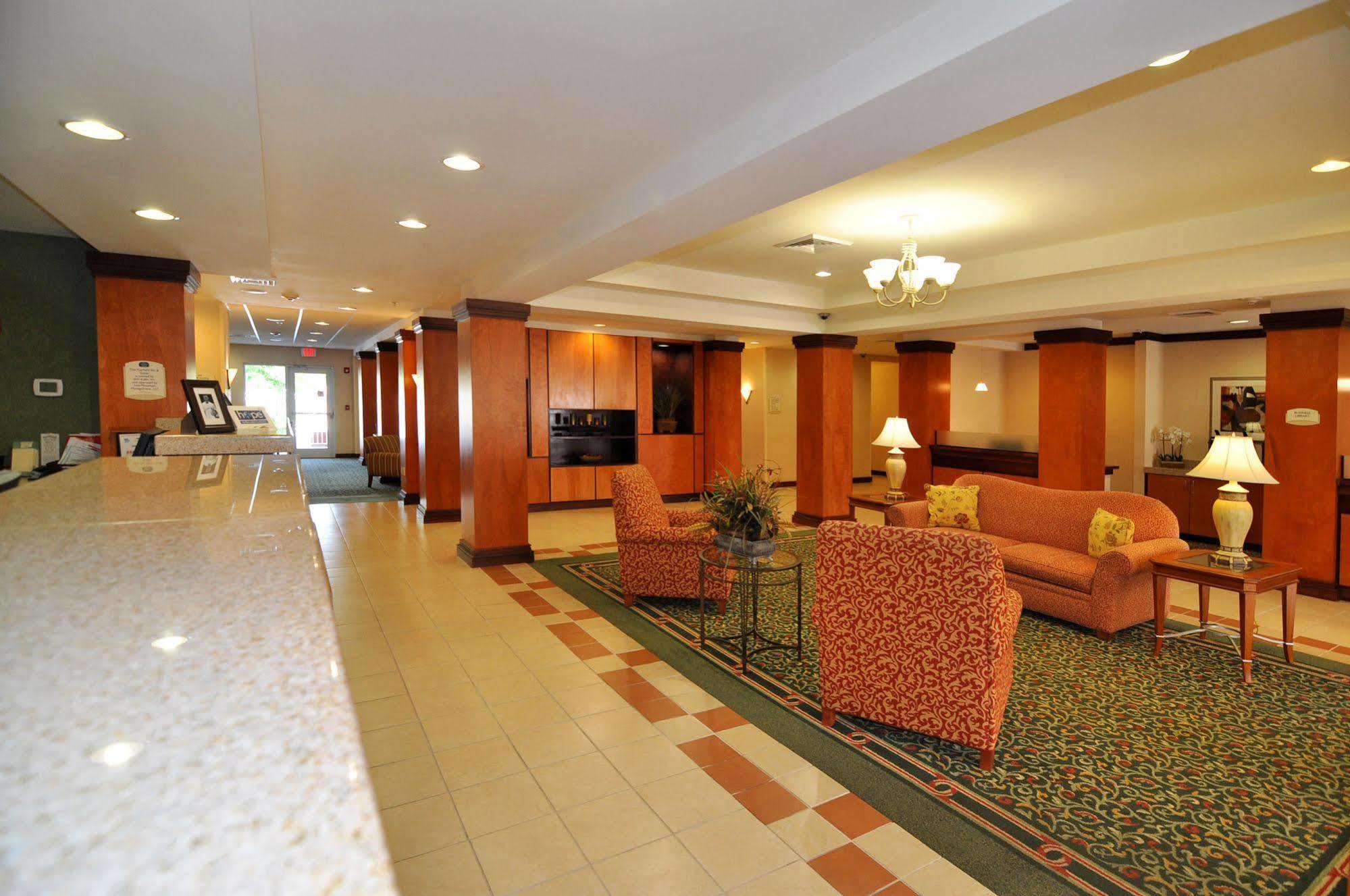 Fairfield Inn & Suites Марианна Екстериор снимка