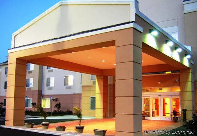 Fairfield Inn & Suites Марианна Екстериор снимка